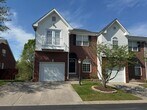 Foto principal - Spacious 3-Bedroom Townhouse in a Prime He...