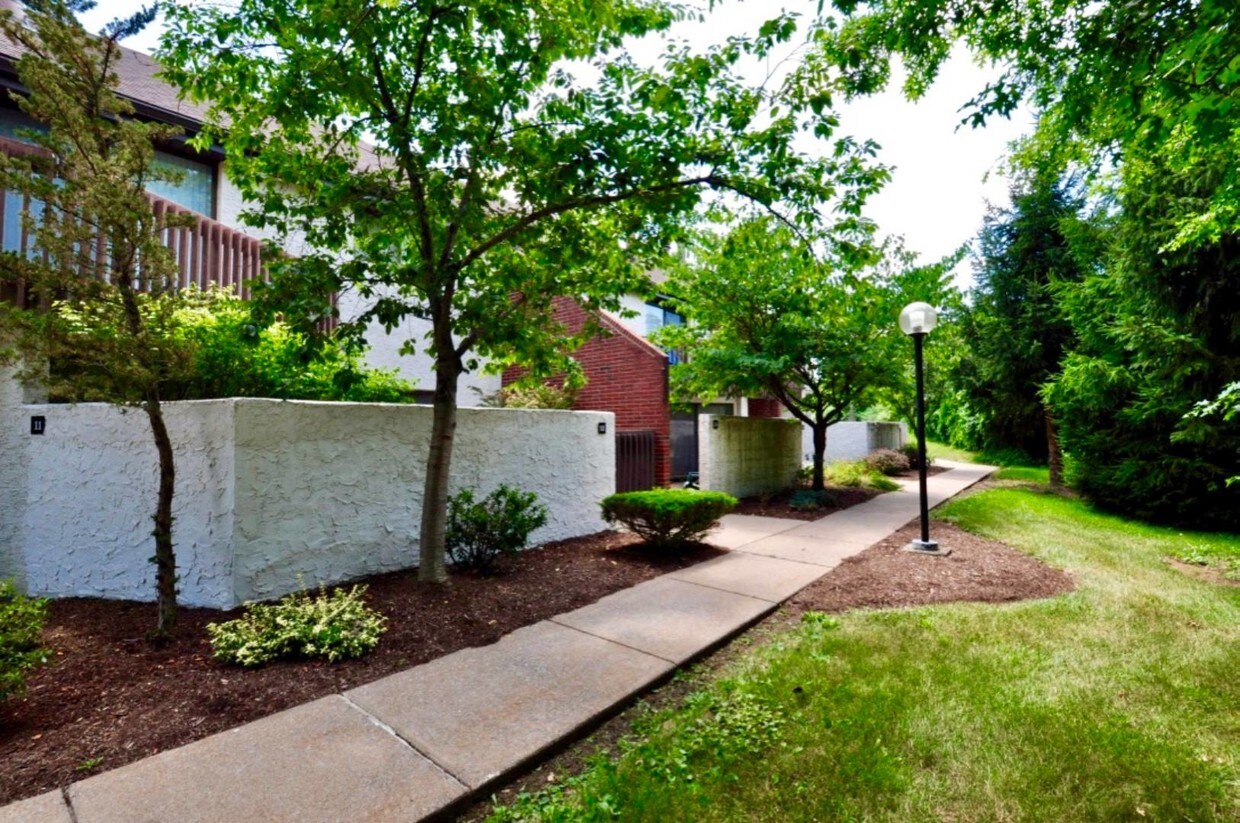Primary Photo - 805 Stratford Dr