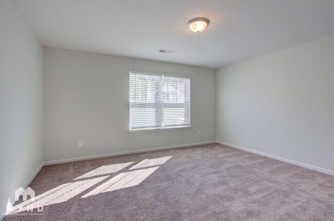 Foto del edificio - 863 Bergenfield Ln