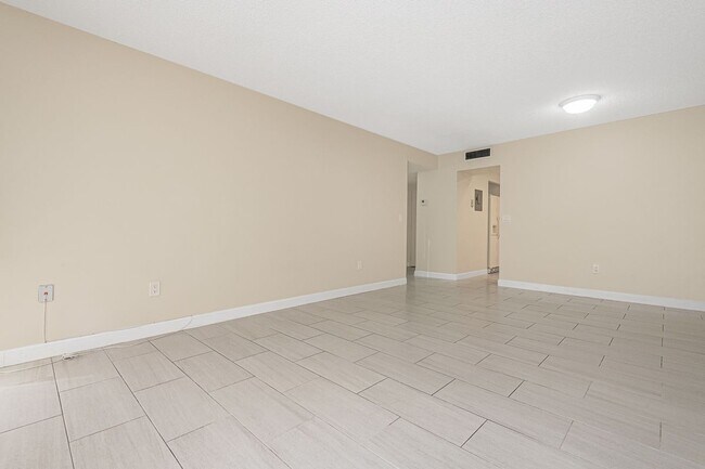 Foto del edificio - 7765 SW 86th St