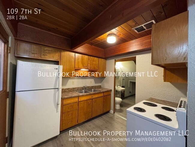 Building Photo - 109 7th St