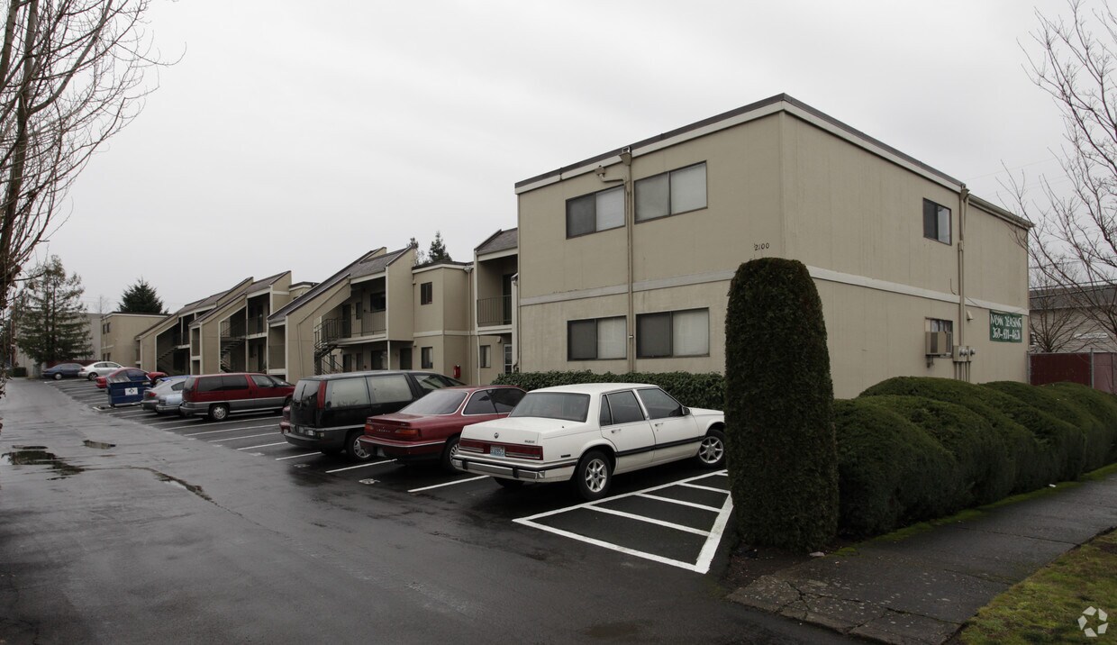 Primary Photo - Evergreen East Apartments