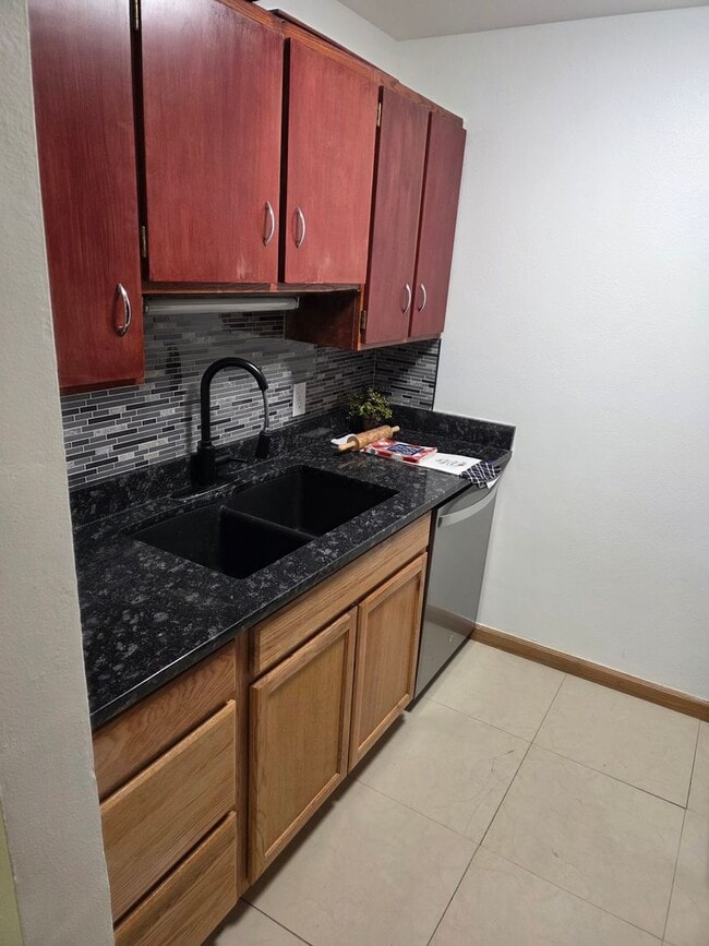 Building Photo - 2Bed 1Bath unit in a Great Location!!