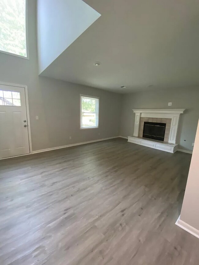 Building Photo - Spacious 4BR Home in Lee’s Summit | Finished Basement | Deck | 2-Car Garage | Pets Welcome