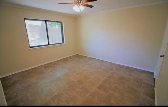 Building Photo - 5663 Larkdale Dr