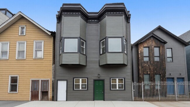 Foto del edificio - 1742 N California Ave