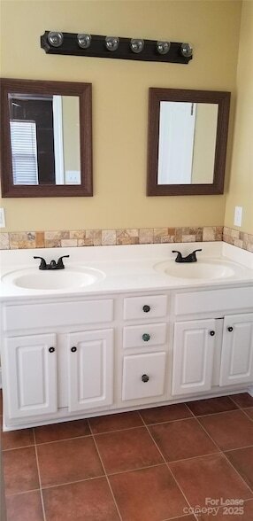 Building Photo - 853 Matthews School Rd