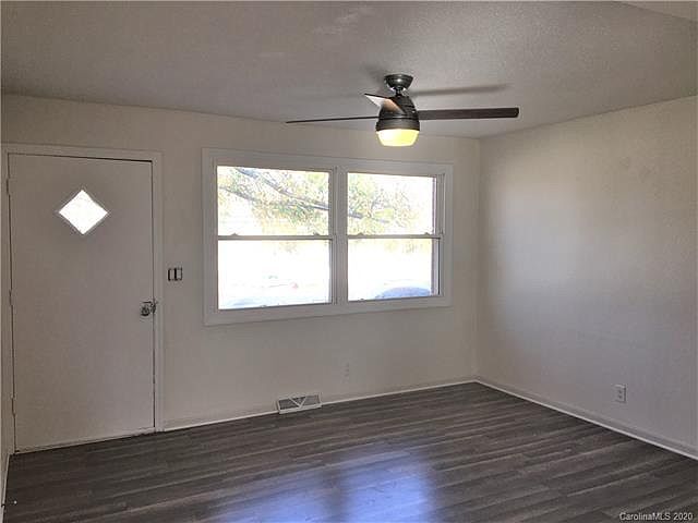 Foto del edificio - 2721 Crescent Ln