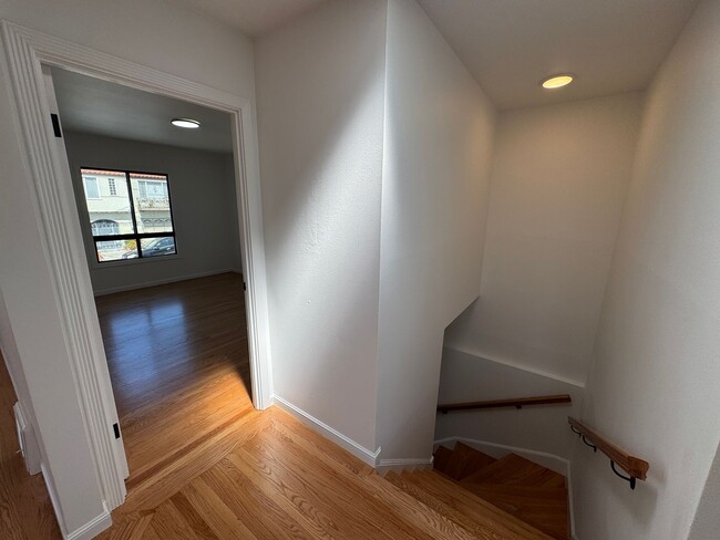 Building Photo - Remodeled 2BR/1BA Single Family Home in Su...