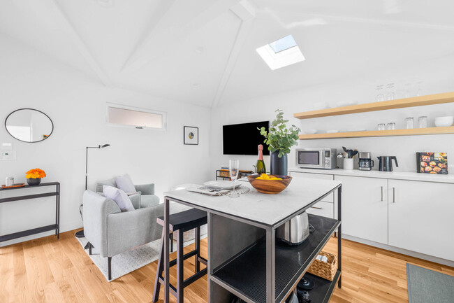 Foto del edificio - 2182 March Pl