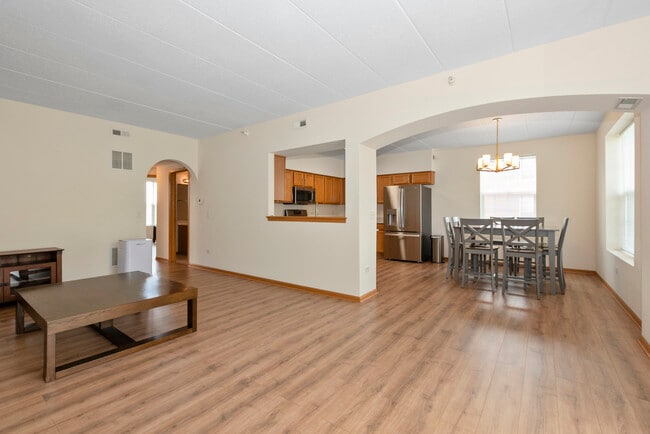 Building Photo - 16641 Liberty Cir