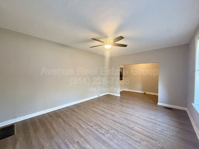 Foto del edificio - 6017 Kingsbury Ave