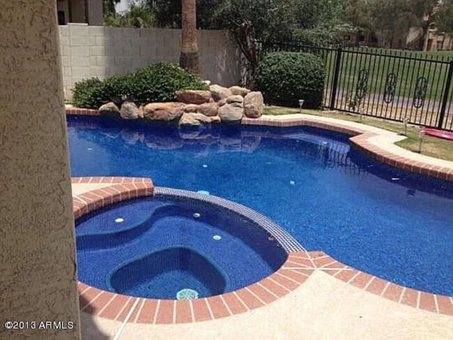 Foto del edificio - Stunning 3 bedroom, 2.5 bathroom Gold Cour...