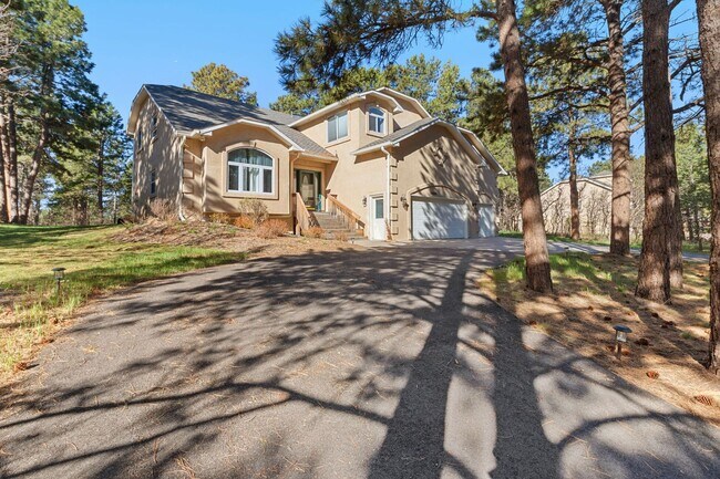 Foto del edificio - Warm & Spacious Woodmoor Home in a Fantastic Location!