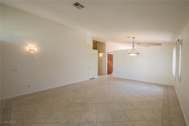 Foto del edificio - 682 Ladywood Ln