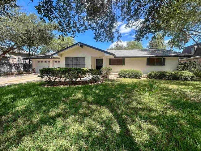 Building Photo - 412 Longshadow Rd