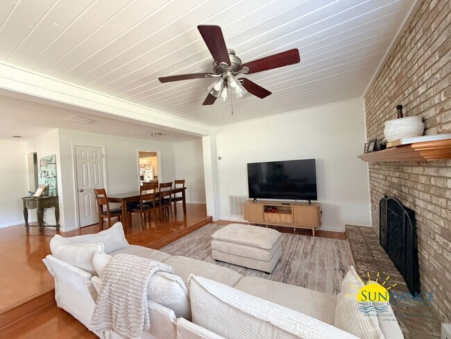 Foto del edificio - Spacious 4BR Home in Fort Walton Beach with Solar Panels!