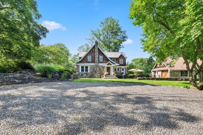 Building Photo - 424 Storms Rd