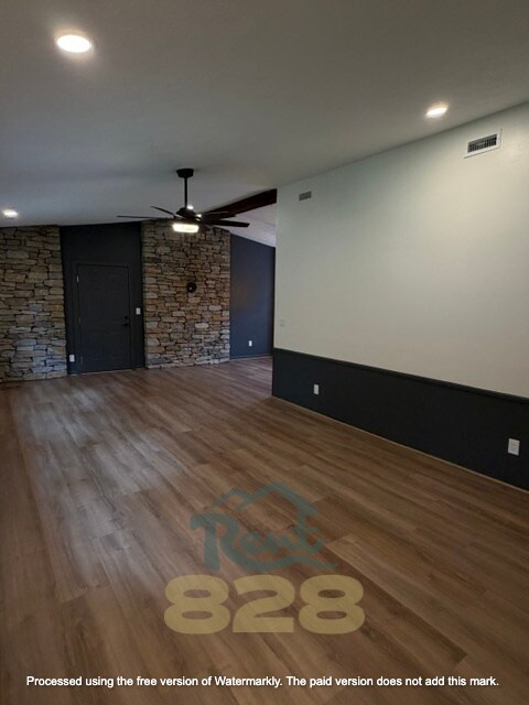 Foto del edificio - 609 Pineland Rd