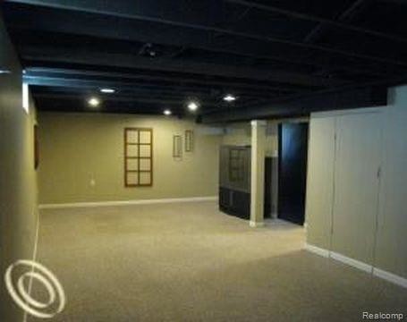 Building Photo - 349 Charlevoix St