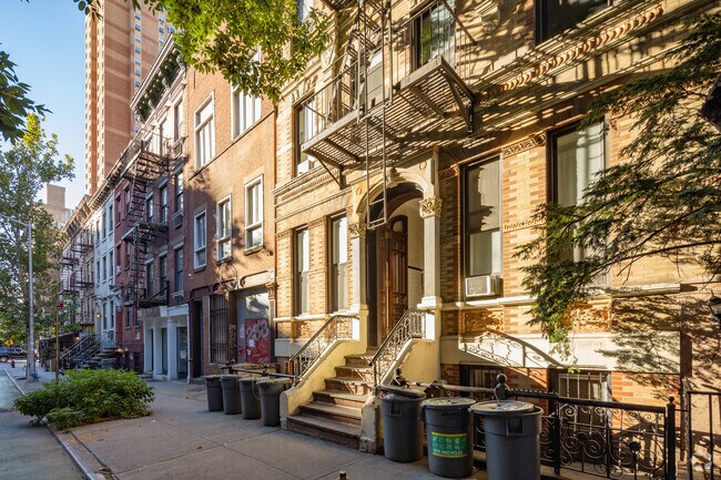 Building Photo - 232 E 26th St