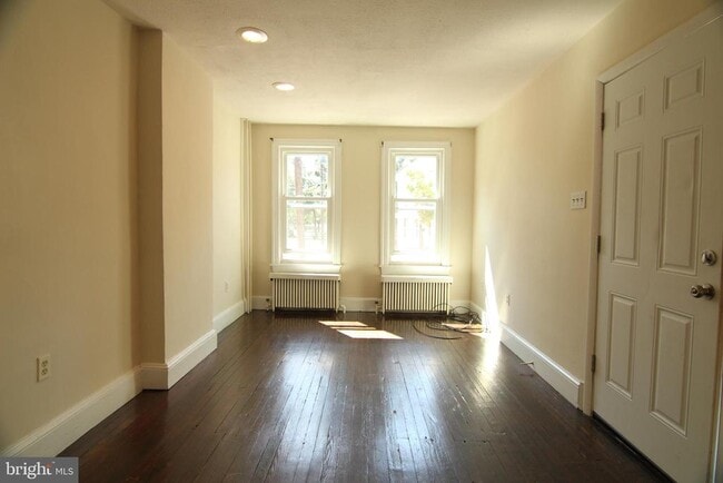 Building Photo - 266 Manatawny St