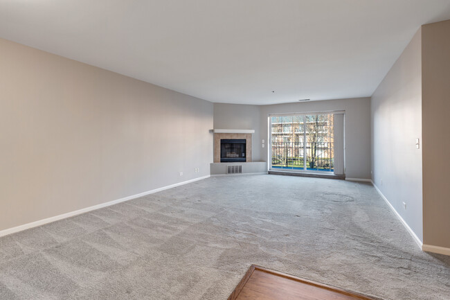 Building Photo - 43 Hunt Club Dr