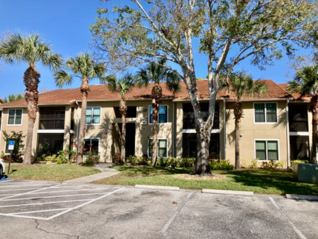 Foto del edificio - 4017 Crockers Lake Blvd