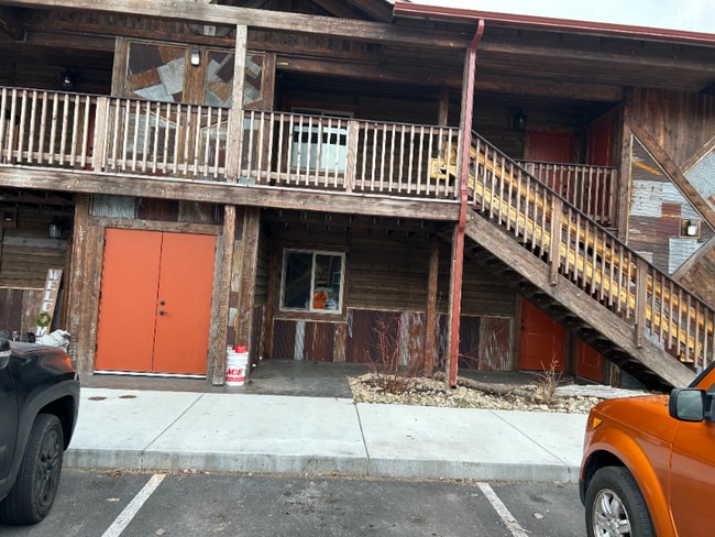 Building Photo - 6244-6243 Three Needles Ln