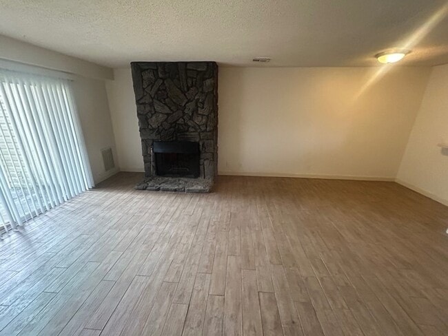 Foto del edificio - Two Bedroom Townhome in St Andrews