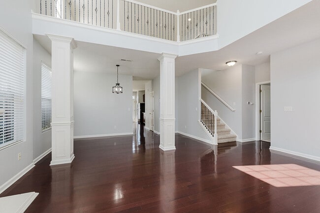 Building Photo - Beautiful brick townhome in Fishers’ Hannover