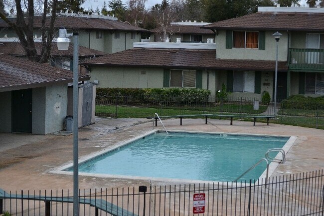 Foto del edificio - Spacious 2-Bedroom Condo