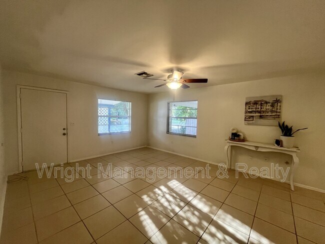 Building Photo - 705 Bayou Ave