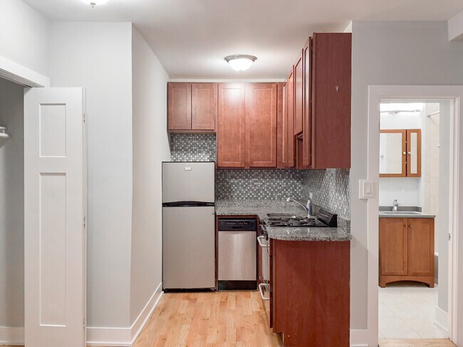 Building Photo - 834 W Wolfram St