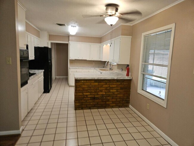 Foto del edificio - 2100 Colby Dr