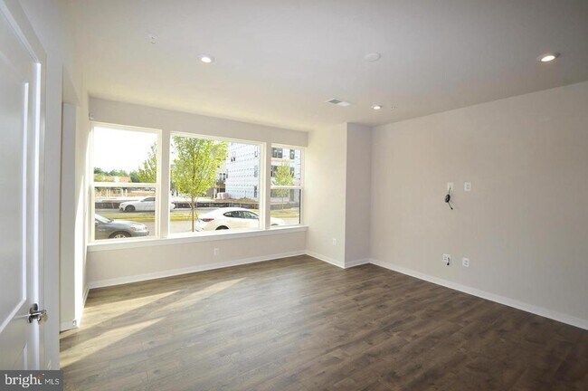 Foto del edificio - 13518 Sayward Blvd