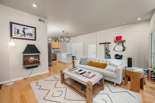 Foto del edificio - 3225 Blake St