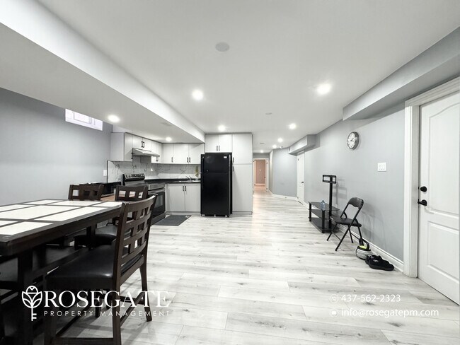 Photo du bâtiment - Bright 2-Bedroom Basement Apartment with Parking in Brampton