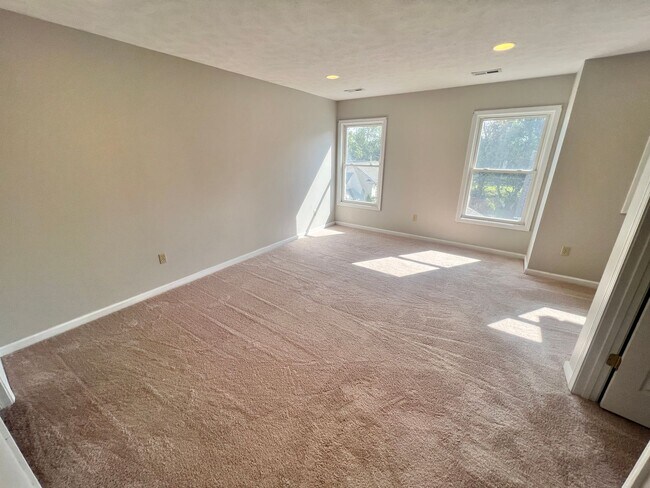 Building Photo - Beautiful Two Bedroom Town Homes available...