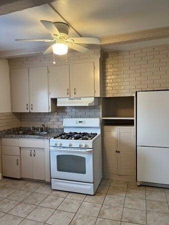 Building Photo - 689 King St