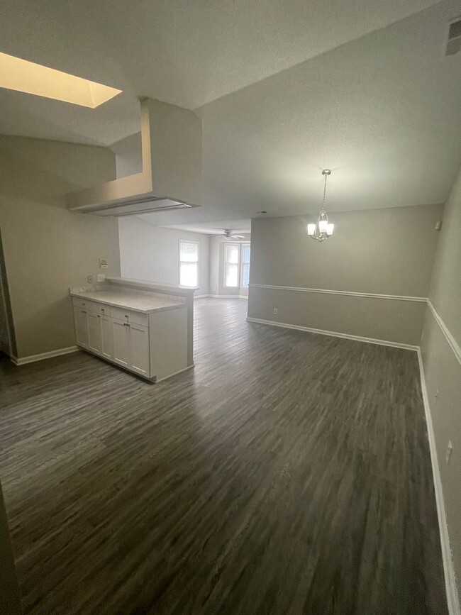 Building Photo - Rosecroft6246-