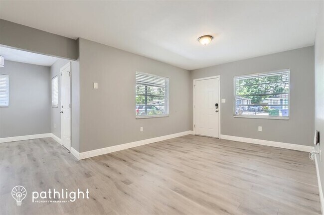 Foto del edificio - 8307 N Elmer Street