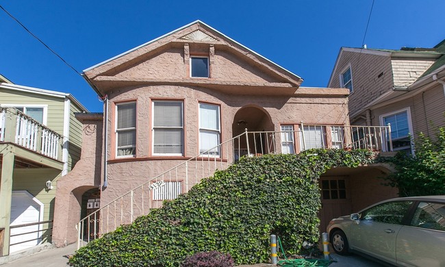 Building Photo - 3129 Harrison St