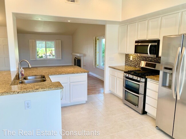 Building Photo - 4 br, 2 bath House - 691 Edgewater Ave