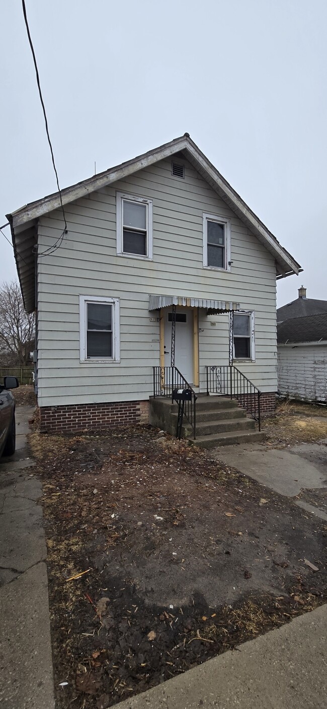 Building Photo - 915 State St