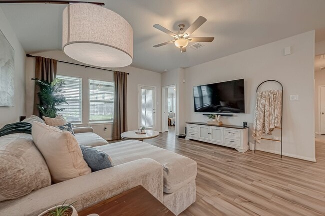 Building Photo - 2114 Cherryvale Dr