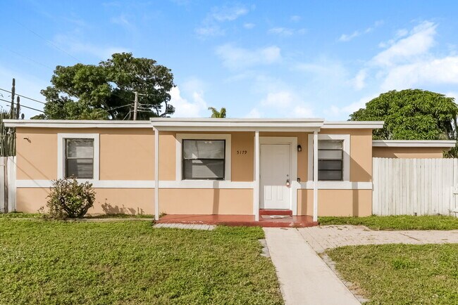 Foto del edificio - 5179 NE 15th Terrace