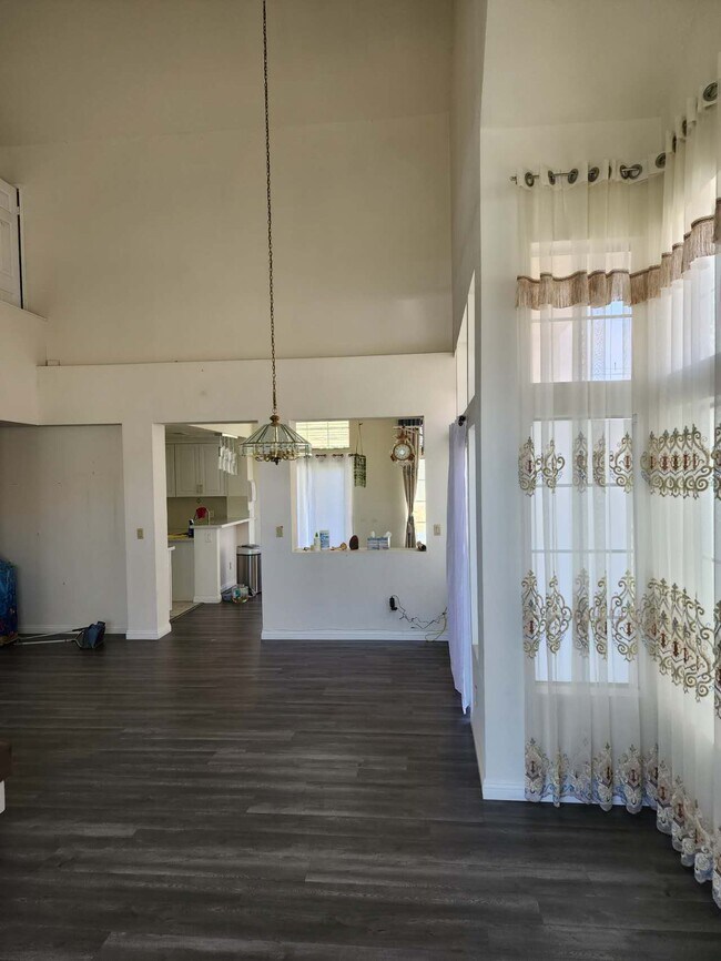 Building Photo - 980 Azalea Dr