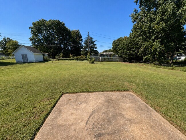 Foto del edificio - 813 Branchwood Dr