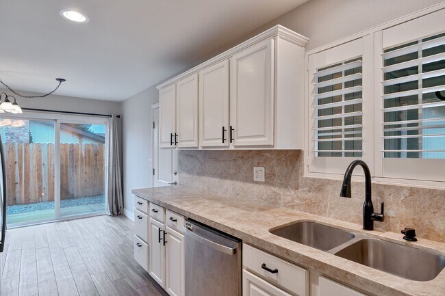 Building Photo - Charming 3 Bedroom Home with Spacious Yard, Upgraded Features, and Ideal Location!